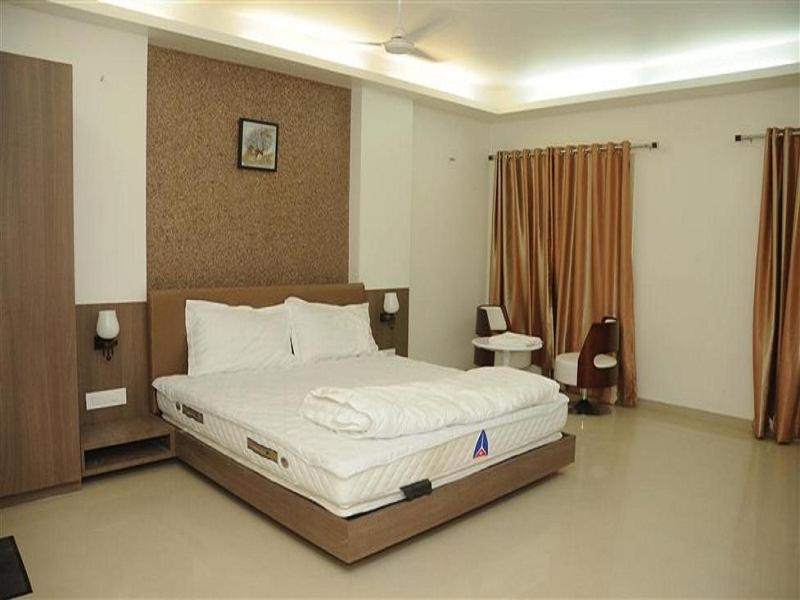 Royal Inn Ankleshwar Екстериор снимка